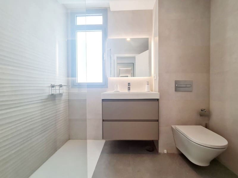 2 soveværelse Lejlighed til leje i Elviria med swimmingpool garage - € 2.950 (Ref: 9471437)