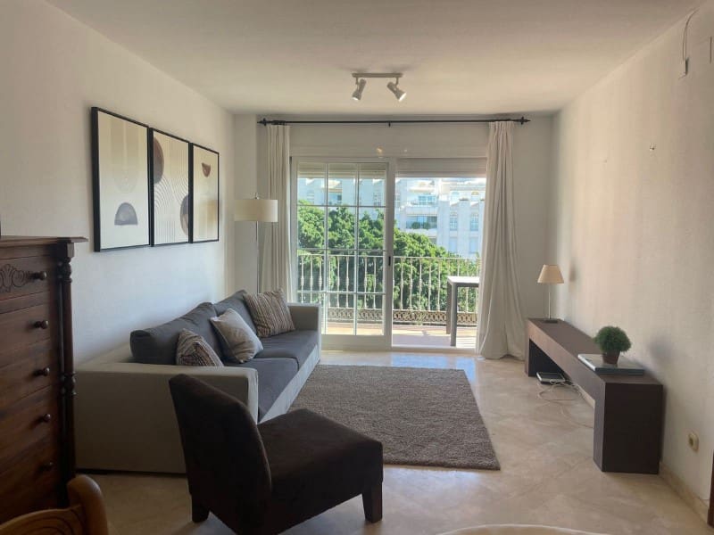 3 quarto Apartamento para arrendar em Marbella com piscina garagem - 3 000 € (Ref: 9471438)