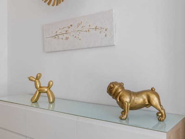 Penthouse de 2 chambres à louer à Estepona Pueblo, Estepona avec piscine garage - 2 200 € (Ref: 9471439)