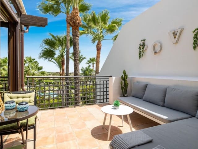 Penthouse de 2 chambres à louer à Estepona Pueblo, Estepona avec piscine garage - 2 200 € (Ref: 9471439)