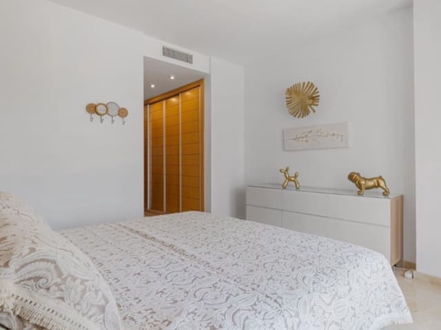 Penthouse de 2 chambres à louer à Estepona Pueblo, Estepona avec piscine garage - 2 200 € (Ref: 9471439)