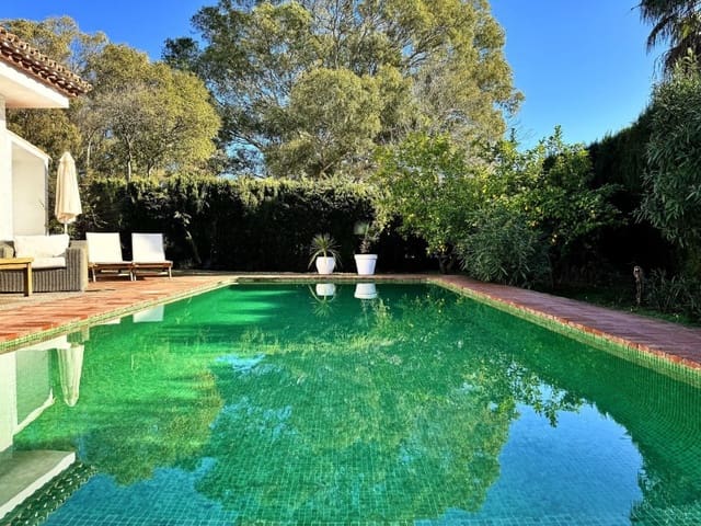 4 bedroom Villa for rent in Benamara, Estepona with pool garage - € 6,900 (Ref: 9471443)