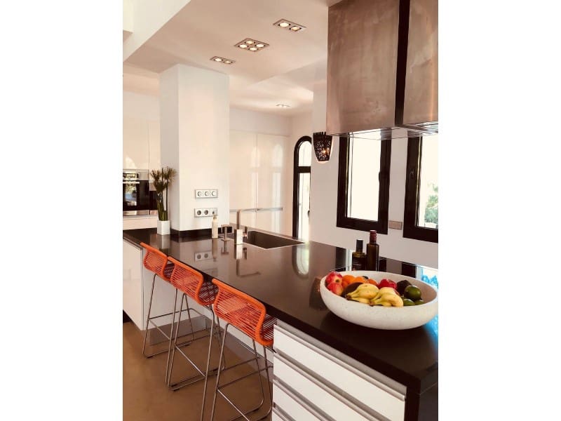 4 makuuhuone Huvila vuokrattavana paikassa Nueva Andalucia mukana uima-altaan 
autotalli - 14 000 € (Ref: 9471444)