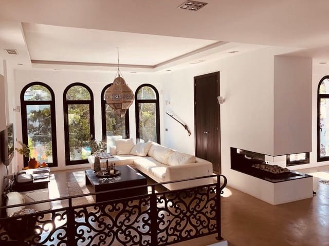 4 makuuhuone Huvila vuokrattavana paikassa Nueva Andalucia, Marbella mukana uima-altaan 
autotalli - 14 000 € (Ref: 9471444)