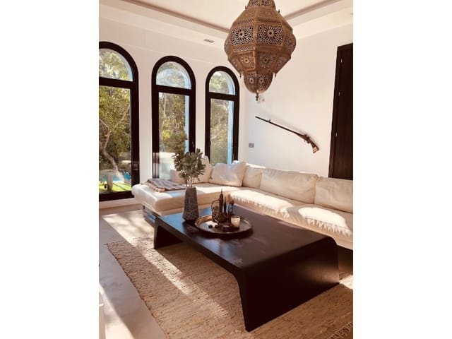 4 makuuhuone Huvila vuokrattavana paikassa Nueva Andalucia, Marbella mukana uima-altaan 
autotalli - 14 000 € (Ref: 9471444)