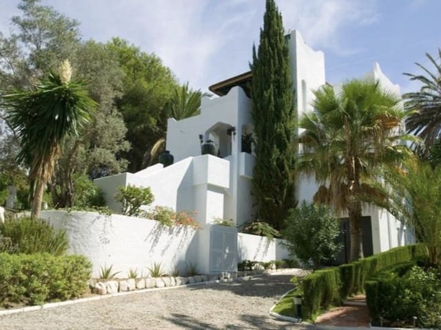 4 makuuhuone Huvila vuokrattavana paikassa Nueva Andalucia, Marbella mukana uima-altaan 
autotalli - 14 000 € (Ref: 9471444)