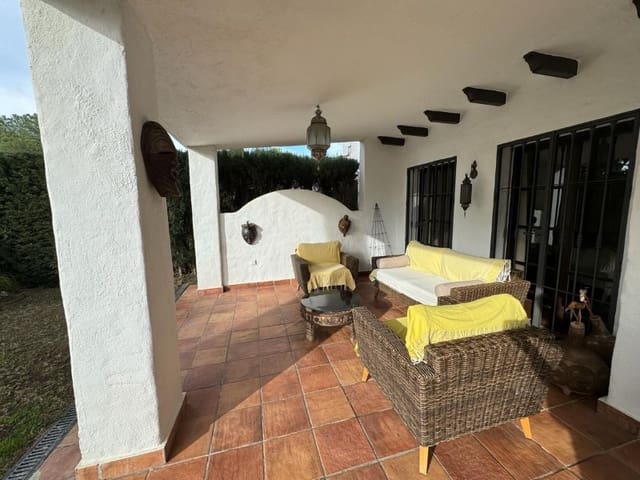3 soveværelse Semi-Rækkehus til leje i Aloha Golf, Marbella med swimmingpool garage - € 3.500 (Ref: 9471445)