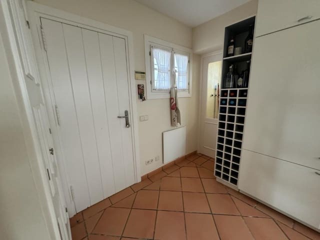 3 soveværelse Semi-Rækkehus til leje i Aloha Golf, Marbella med swimmingpool garage - € 3.500 (Ref: 9471445)