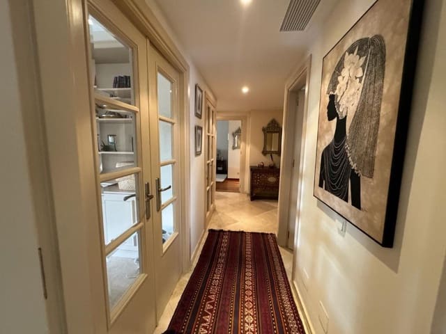 3 soveværelse Semi-Rækkehus til leje i Aloha Golf, Marbella med swimmingpool garage - € 3.500 (Ref: 9471445)