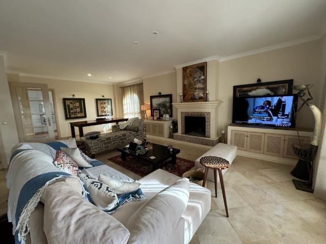 3 soveværelse Semi-Rækkehus til leje i Aloha Golf, Marbella med swimmingpool garage - € 3.500 (Ref: 9471445)