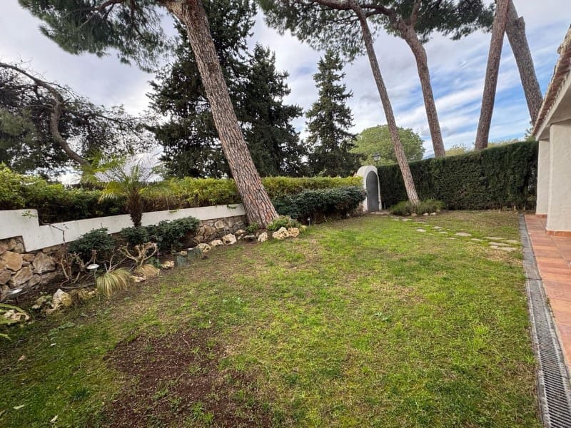 3 soveværelse Semi-Rækkehus til leje i Aloha Golf med swimmingpool garage - € 3.500 (Ref: 9471445)