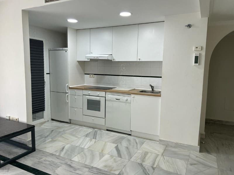 2 bedroom Apartment for rent in Nueva Andalucia with pool garage - € 1,800 (Ref: 9471446)