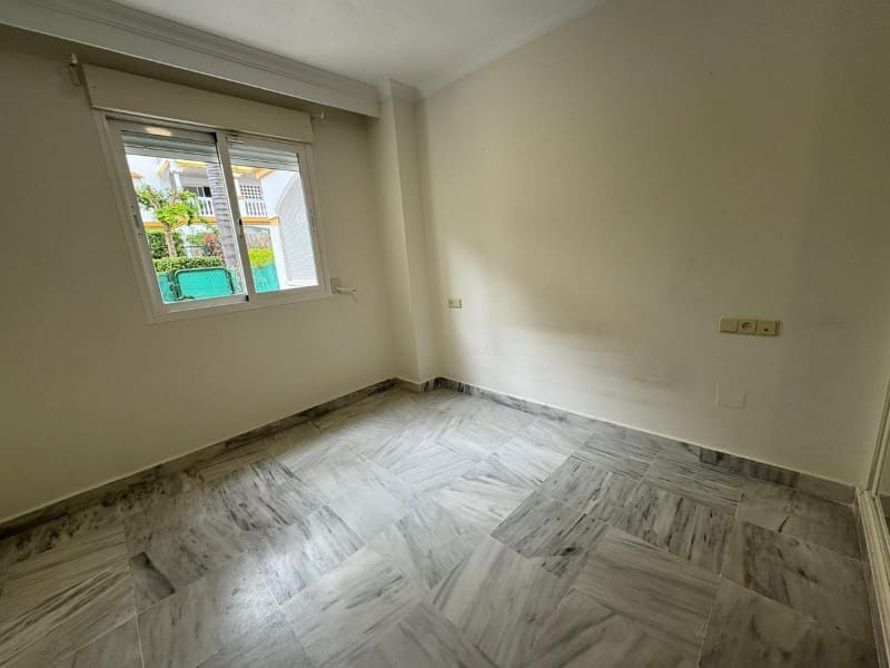 2 bedroom Apartment for rent in Nueva Andalucia with pool garage - € 1,800 (Ref: 9471446)