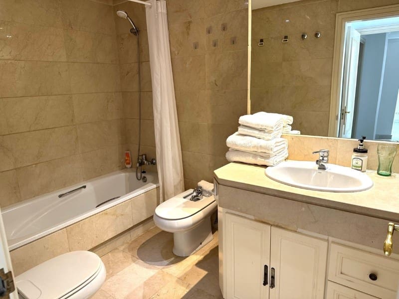 2 bedroom Apartment for rent in Nueva Andalucia with pool garage - € 2,500 (Ref: 9471447)