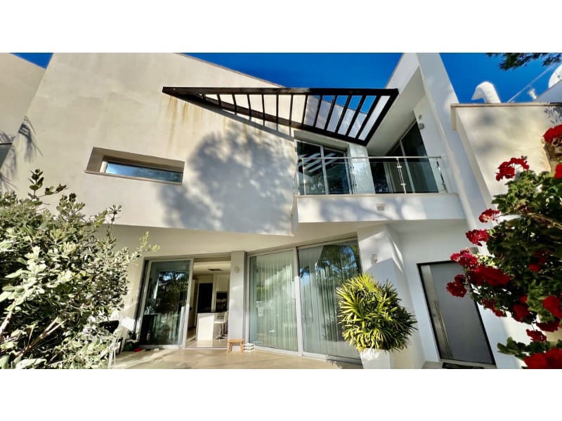 3 quarto Moradia Geminada para arrendar em Marbella com piscina garagem - 8 000 € (Ref: 9471449)