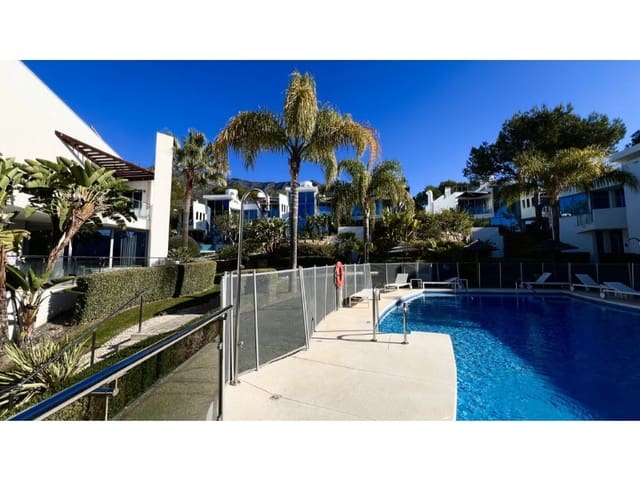 3 quarto Moradia Geminada para arrendar em Marbella Centro, Marbella com piscina garagem - 8 000 € (Ref: 9471449)