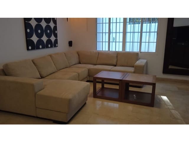 Chalet de 4 habitaciones en San Pedro de Alcantara, Marbella en alquiler con piscina garaje - 6.600 € (Ref: 9471450)