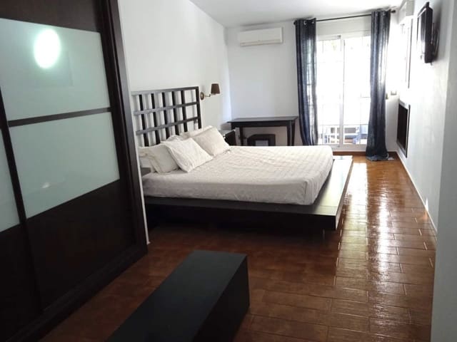 Chalet de 4 habitaciones en San Pedro de Alcantara, Marbella en alquiler con piscina garaje - 6.600 € (Ref: 9471450)