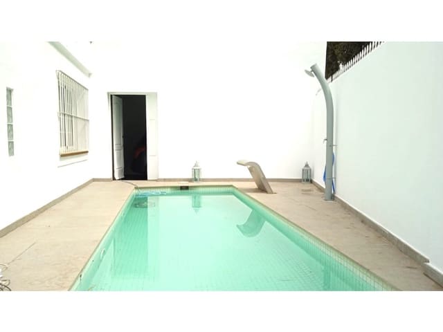 Chalet de 4 habitaciones en San Pedro de Alcantara, Marbella en alquiler con piscina garaje - 6.600 € (Ref: 9471450)