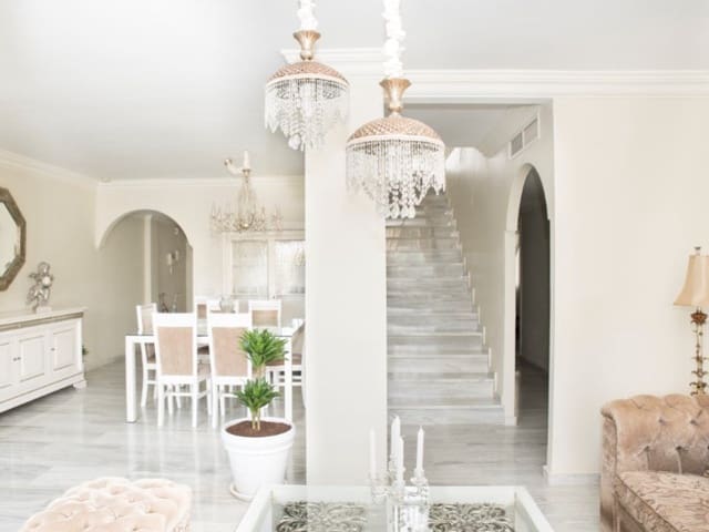 3 sovrum Takvåning att hyra i San Pedro de Alcantara, Marbella med pool garage - 3 500 € (Ref: 9471451)