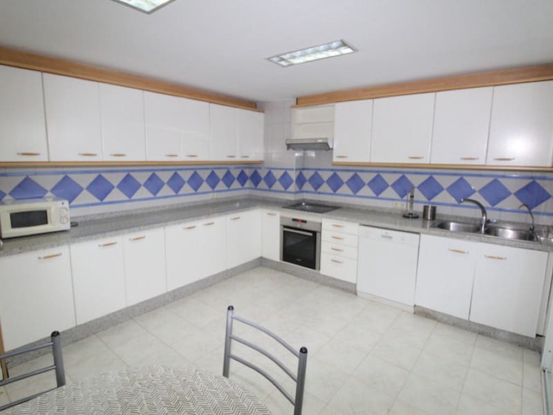 4 bedroom Penthouse for rent in Nueva Andalucia with pool garage - € 5,000 (Ref: 9471453)