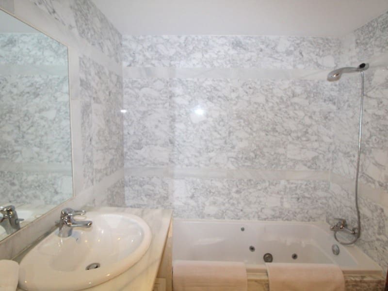 4 bedroom Penthouse for rent in Nueva Andalucia with pool garage - € 5,000 (Ref: 9471453)