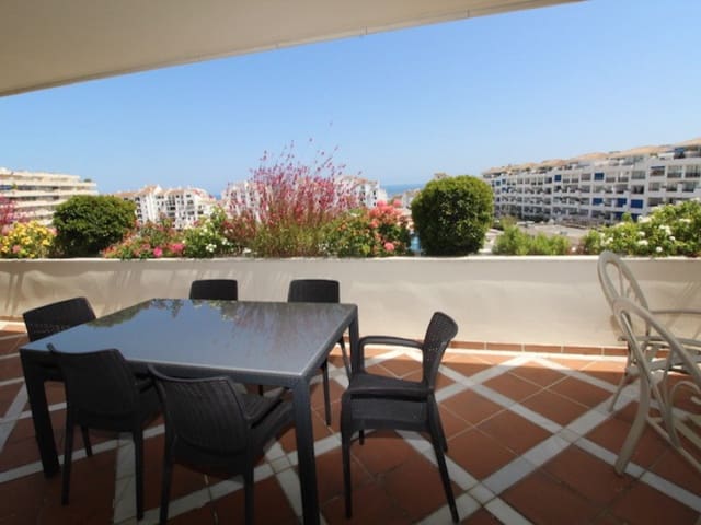 4 bedroom Penthouse for rent in Nueva Andalucia, Marbella with pool garage - € 5,000 (Ref: 9471453)