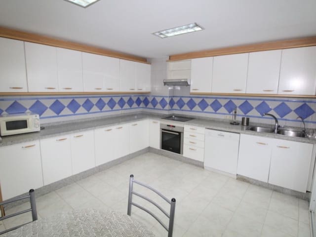 4 bedroom Penthouse for rent in Nueva Andalucia, Marbella with pool garage - € 5,000 (Ref: 9471453)