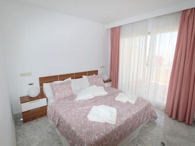 4 bedroom Penthouse for rent in Nueva Andalucia, Marbella with pool garage - € 5,000 (Ref: 9471453)