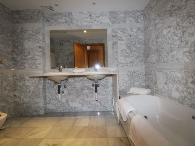 4 bedroom Penthouse for rent in Nueva Andalucia, Marbella with pool garage - € 5,000 (Ref: 9471453)