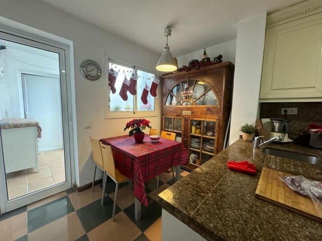 4 makuuhuone Paritalo vuokrattavana paikassa Nueva Andalucia, Marbella mukana uima-altaan 
autotalli - 3 500 € (Ref: 9471454)