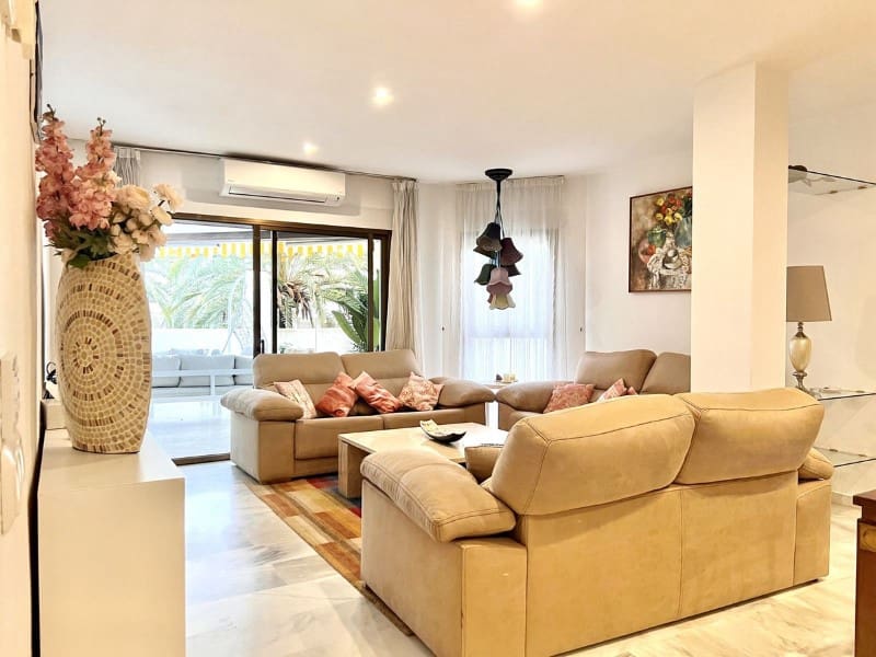 4 soveværelse Lejlighed til leje i Elviria med swimmingpool - € 2.500 (Ref: 9471455)