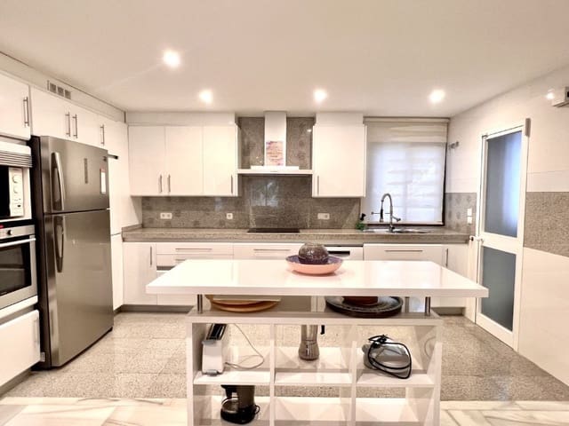 4 soveværelse Lejlighed til leje i Elviria, Marbella med swimmingpool - € 2.500 (Ref: 9471455)