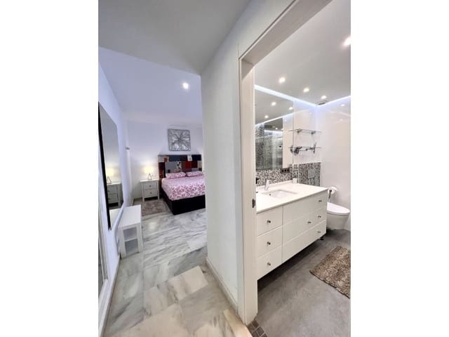 4 soveværelse Lejlighed til leje i Elviria, Marbella med swimmingpool - € 2.500 (Ref: 9471455)