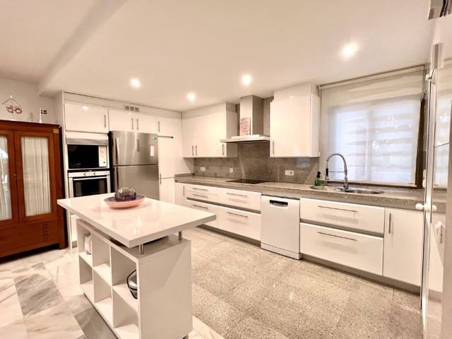 4 soveværelse Lejlighed til leje i Elviria, Marbella med swimmingpool - € 2.500 (Ref: 9471455)