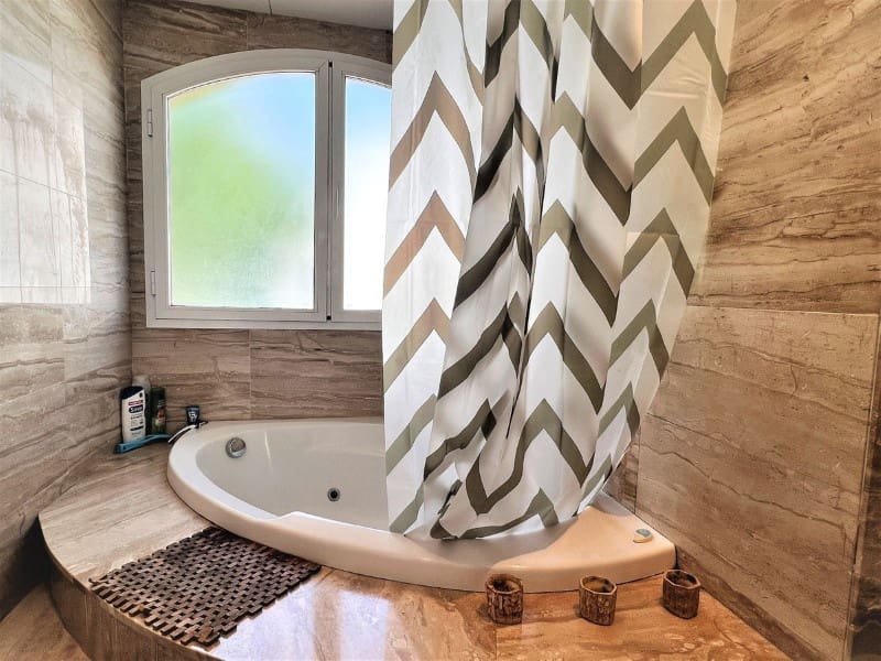 3 bedroom Apartment for rent in San Pedro de Alcantara with pool garage - € 5,900 (Ref: 9471460)