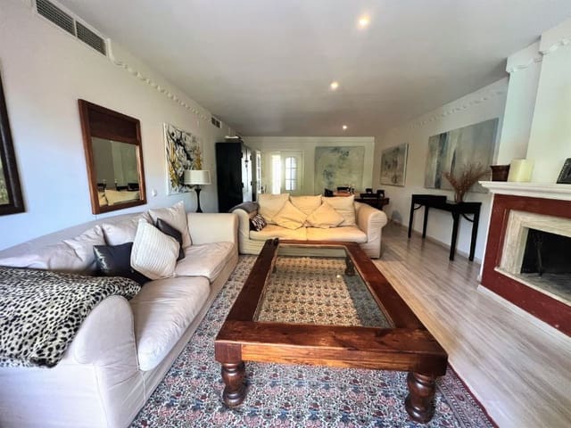 3 makuuhuone Huoneisto vuokrattavana paikassa San Pedro de Alcantara, Marbella mukana uima-altaan 
autotalli - 5 900 € (Ref: 9471460)