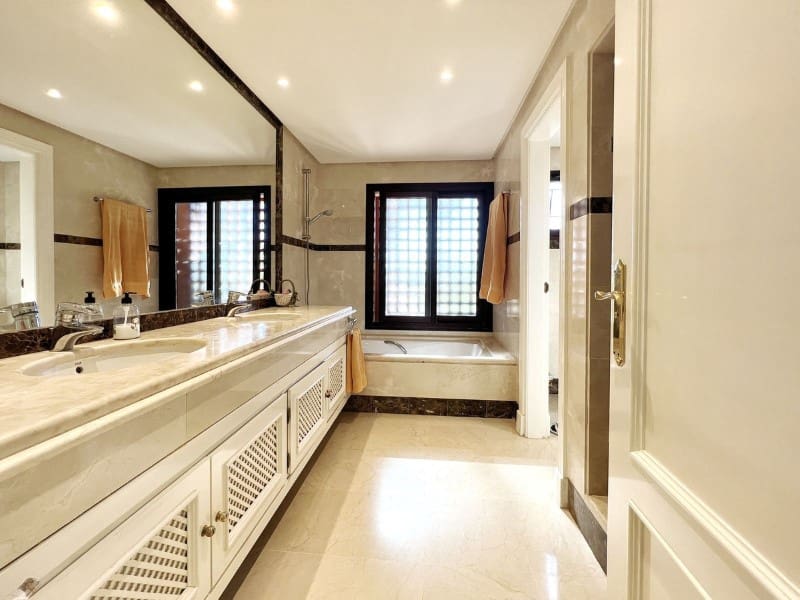 3 bedroom Penthouse for rent in Nueva Andalucia with pool garage - € 7,000 (Ref: 9471462)