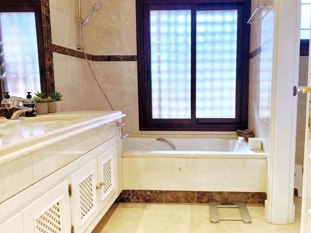 3 bedroom Penthouse for rent in Nueva Andalucia, Marbella with pool garage - € 7,000 (Ref: 9471462)