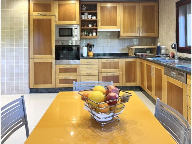 3 bedroom Penthouse for rent in Nueva Andalucia, Marbella with pool garage - € 7,000 (Ref: 9471462)