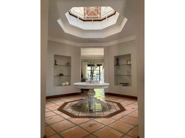 5 soveværelse Villa til leje i Sierra Blanca, Marbella - € 15.000 (Ref: 9471464)