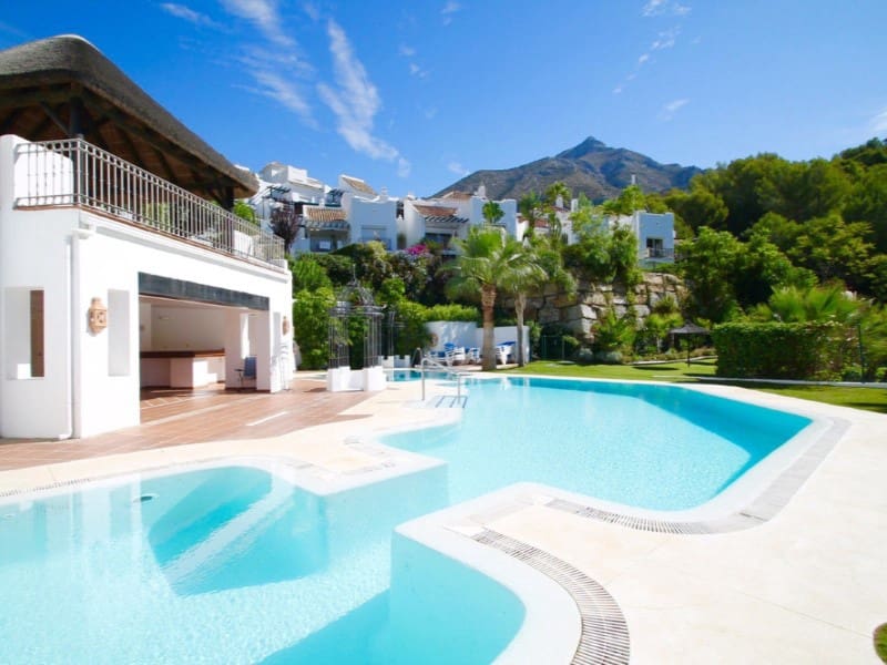 3 soveværelse Semi-Rækkehus til leje i Istan med swimmingpool garage - € 2.600 (Ref: 9471465)