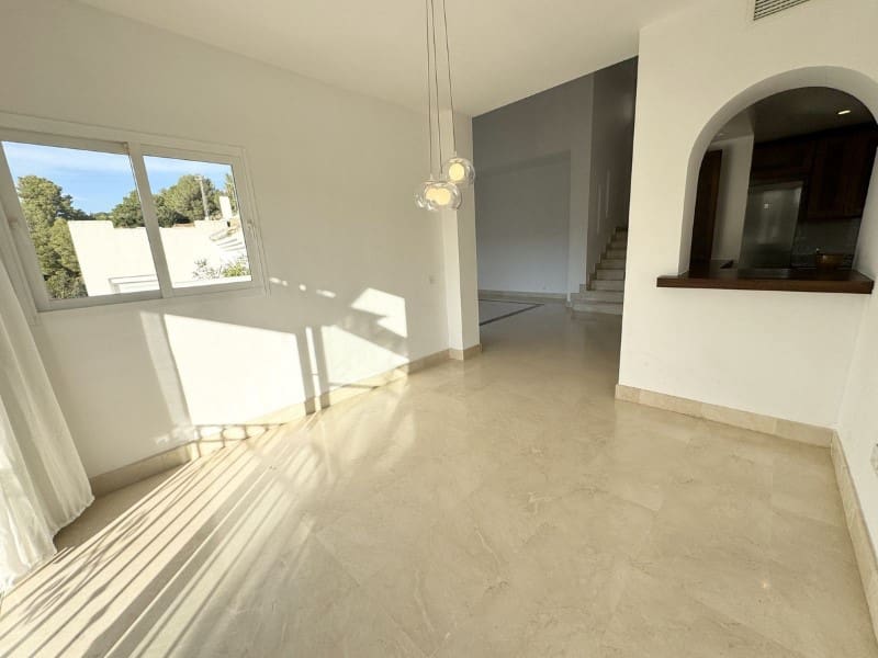 3 soveværelse Semi-Rækkehus til leje i Istan med swimmingpool garage - € 2.600 (Ref: 9471465)