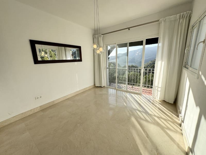 3 soveværelse Semi-Rækkehus til leje i Istan med swimmingpool garage - € 2.600 (Ref: 9471465)