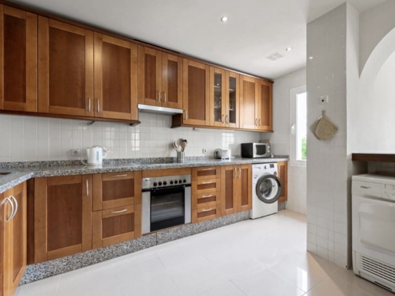 3 soveværelse Semi-Rækkehus til leje i Istan med swimmingpool garage - € 2.600 (Ref: 9471465)