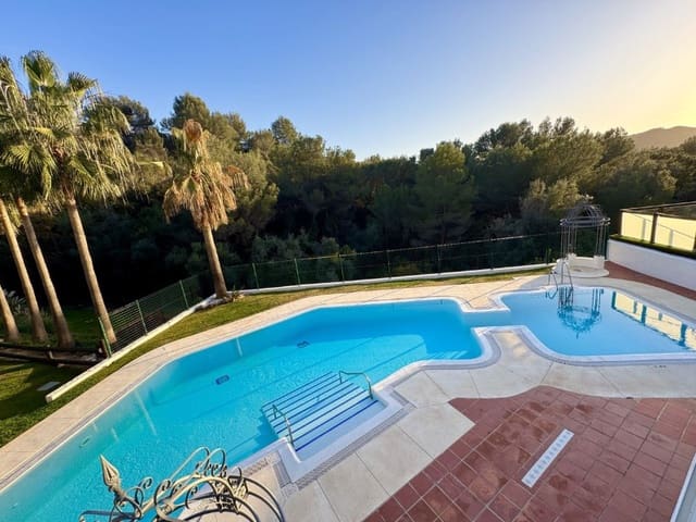 3 soveværelse Semi-Rækkehus til leje i Istán med swimmingpool garage - € 2.600 (Ref: 9471465)