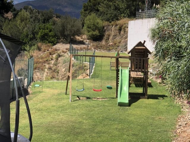 3 soveværelse Semi-Rækkehus til leje i Istán med swimmingpool garage - € 2.600 (Ref: 9471465)