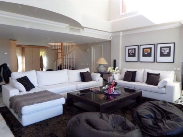 3 bedroom Penthouse for rent in Nueva Andalucia, Marbella with pool garage - € 3,950 (Ref: 9471466)