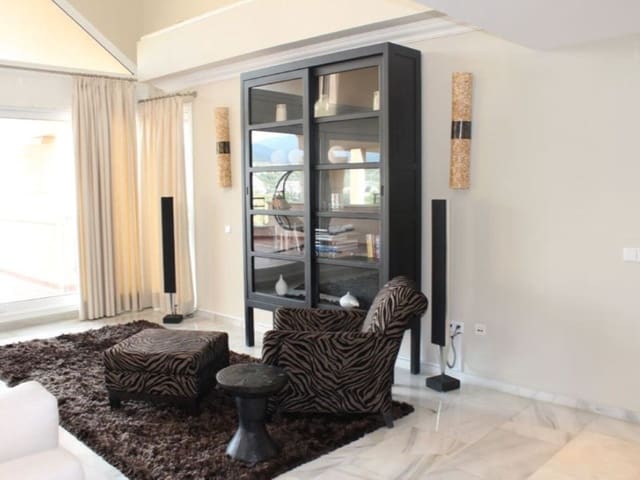 3 bedroom Penthouse for rent in Nueva Andalucia, Marbella with pool garage - € 3,950 (Ref: 9471466)