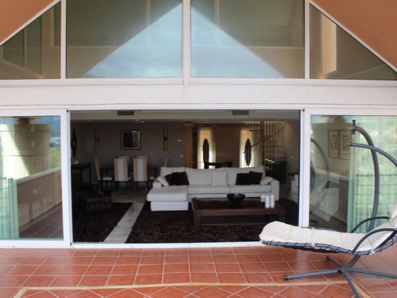 3 bedroom Penthouse for rent in Nueva Andalucia with pool garage - € 3,950 (Ref: 9471466)